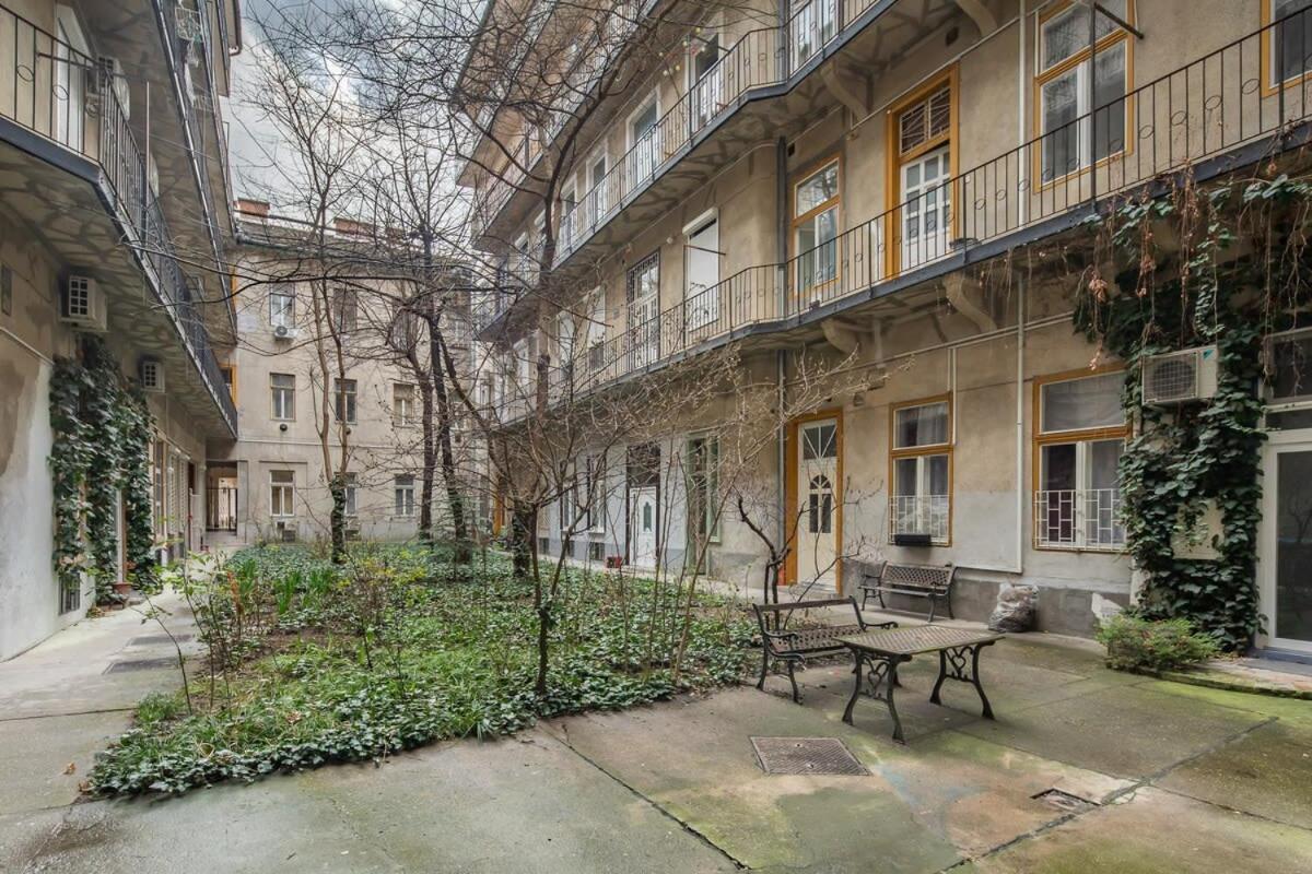 Very Central - Unique Design - New Studio Budapest Exterior photo